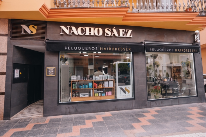 Diseño de cejas y tratamiento de pestañas